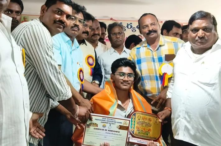 గోపా ప్రతిభా పురస్కారం అందుకున్న మణికంఠ సాయి