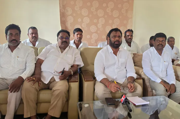 అధికారాన్ని అడ్డం పెట్టుకుని బీసీలపై అణిచివేత