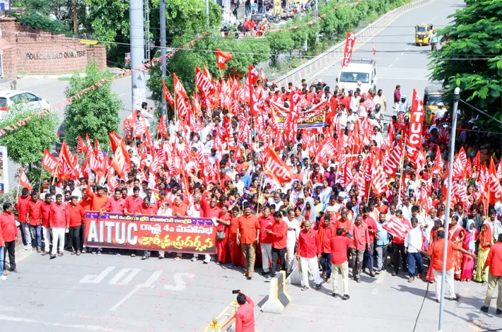 హక్కుల సాధనకు పోరాటాలే శరణ్యం