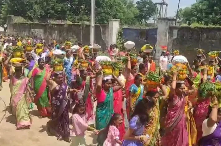 బాన్సువాడలో వైభవంగా భారడీ పోచమ్మ బోనాలు