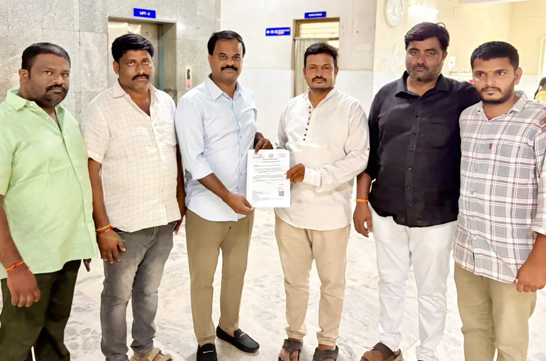 ఎల్ఓసీ అందజేత