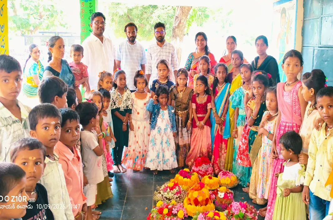 లాల్ సింగ్ తండా స్కూల్ లో ఘనంగా బతుకమ్మ వేడుకలు