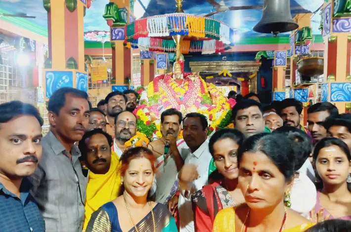 కమనీయం.. రమనీయంగా వనదుర్గమ్మ పల్లకి సేవ