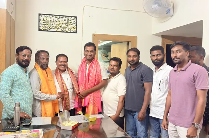 కాంగ్రెస్ మైనార్టీ విభాగం నూతన బాధ్యులకు సన్మానం
