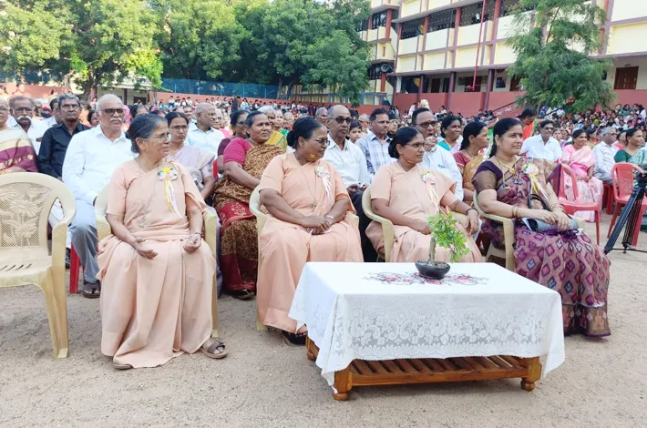 సెయింట్ మేరీస్ పాఠశాలలో ఘనంగా తాతమ్మల దినోత్సవం..