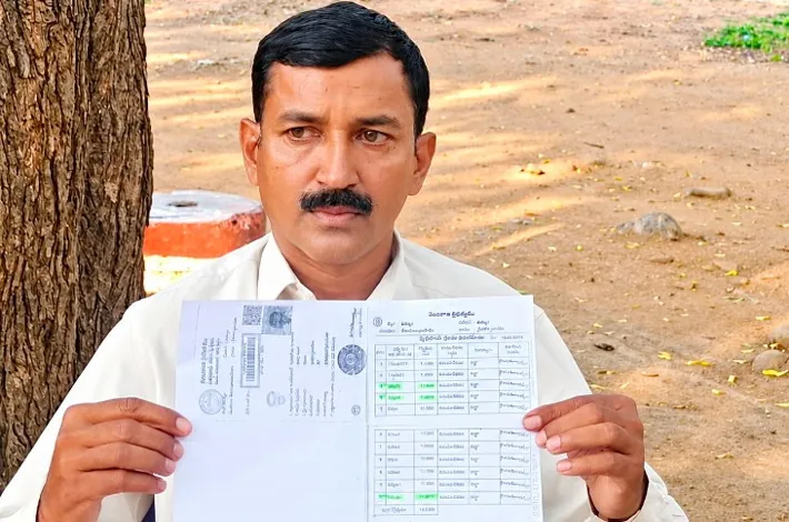 గిరిజన రైతు భూమి రిజిస్ట్రేషన్‌కు ఆటంకాలెందుకు?