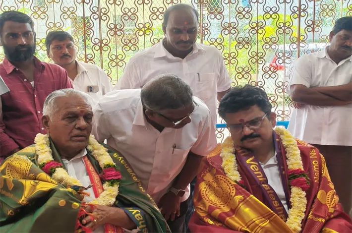 విహార యాత్రలా దేవాదాయ కమిషనర్ పర్యటన