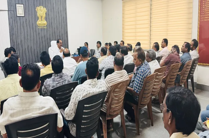 బియ్యం అక్రమ నిల్వలు, రవాణాకు పాల్పడితే కఠిన చర్యలు