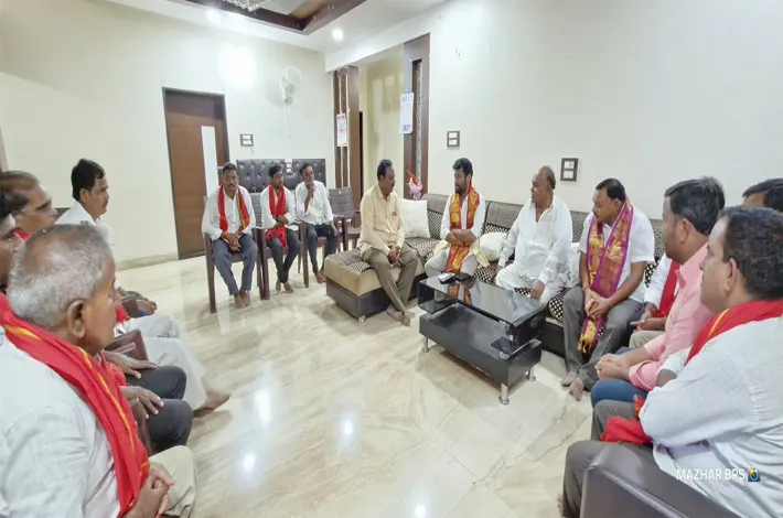 వ్యాపారిని పరామర్శించిన ఎమ్మెల్యే