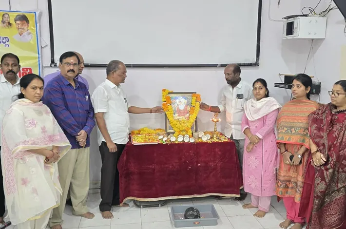 మహర్షి వాల్మీకి జీవితం అందరికీ ఆదర్శం..