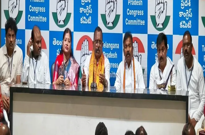 నలుగురికి షోకాజ్ నోటీసులు