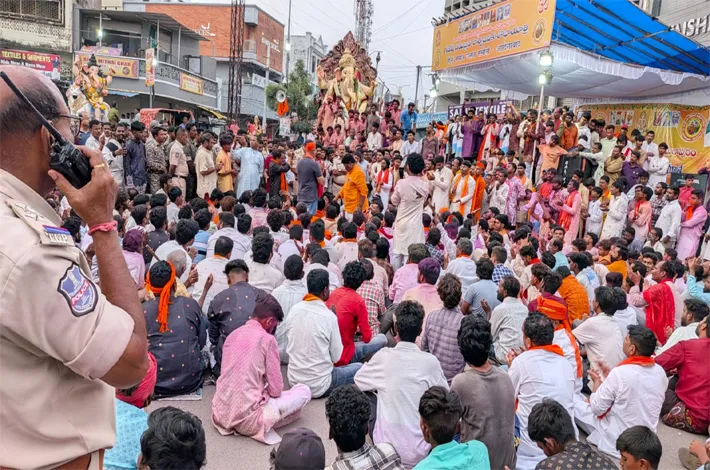 కలెక్టర్ హామీతో మళ్లీ ప్రారంభం