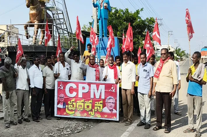 సత్తుపల్లి,పెనుబల్లి లో అంబేద్కర్ విగ్రహం వద్ద నిరసన