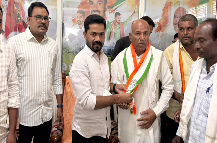 కాంగ్రెస్‌లో చేరిన బీజేపీ, బీఆర్‌ఎస్‌ నాయకులు