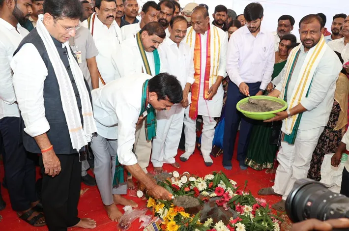 ఇందిరమ్మ ఇళ్ల పథకాన్ని అత్యంత ప్రతిష్టాత్మకంగా అమలు చేస్తున్నాం