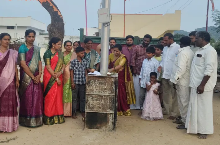 పార్టీలకతీతంగా గ్రామాభివృద్ధి.. యారోనిపల్లికి ఐమాక్స్ వెలుగులు!