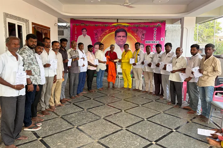రామాలయ ధ్వజస్థంభ ప్రతిష్ఠకు రూ.50 వేల విరాళం