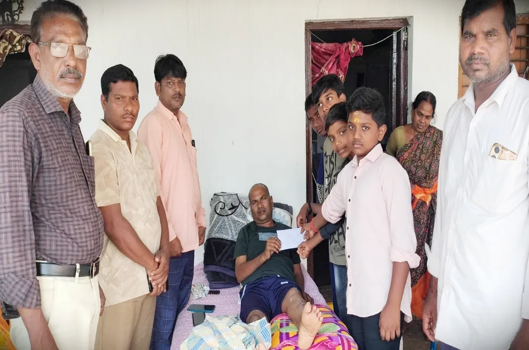 గాయపడిన డాన్స్ మాస్టర్‌కు ఆర్థిక సాయం