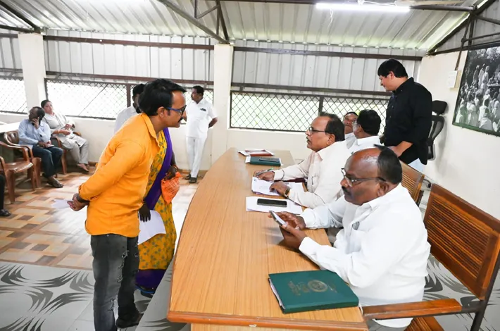 దరఖాస్తులు త్వరితగతిన పరిష్కరించాలి..