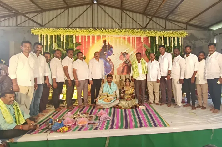 నూతన వధూవరులను ఆశీర్వదించిన మారెడ్డి రవీందర్ రెడ్డి