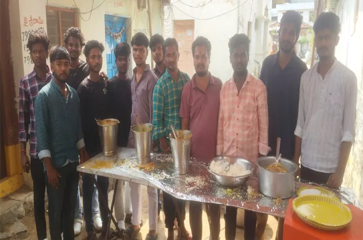 ఫ్రెండ్స్ యూత్ ఆధ్వర్యంలో మహా అన్నదానం