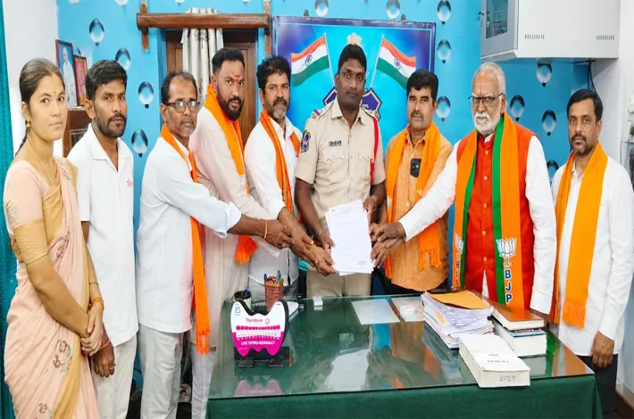 మోదీ దిష్టిబొమ్మ దహనంపై చర్యలు తీసుకోవాలి