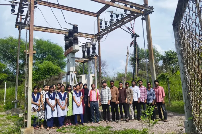 విద్యుత్ సబ్ స్టేషన్ ను సందర్శించిన త్రిబుల్ ఐటీ విద్యార్థులు