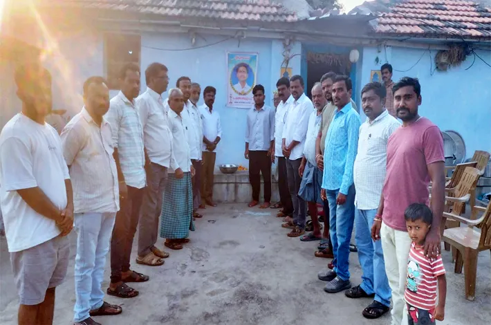 మాజీ పీఏసీఎస్‌ వైస్‌ చైర్మన్‌ కుటుంబానికి రసమయి పరామర్శ