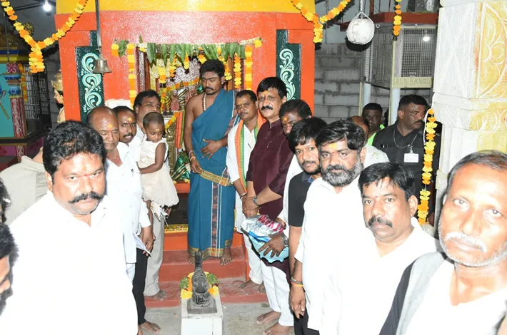 ధ్వజస్తంభ ప్రతిష్ఠాపనలో పాల్గొన్న మైనంపల్లి  హనుమంతరావు