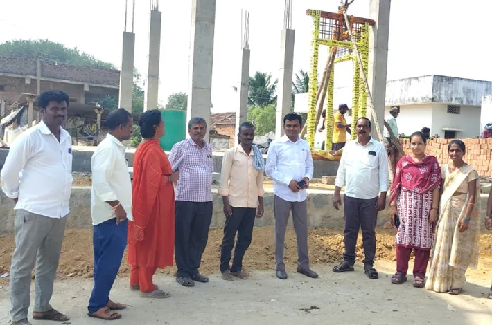 చినుర్ గ్రామంలో ఇందిరమ్మ ఇండ్లు పరిశీలించిన మండల స్పెషల్ ఆఫీసర్