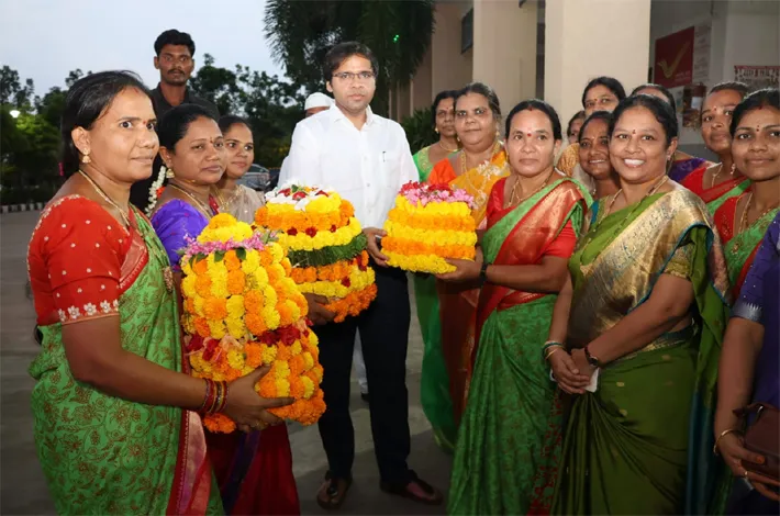 తెలంగాణ సంస్కృతికి అద్దం పట్టే పండుగ బతుకమ్మ