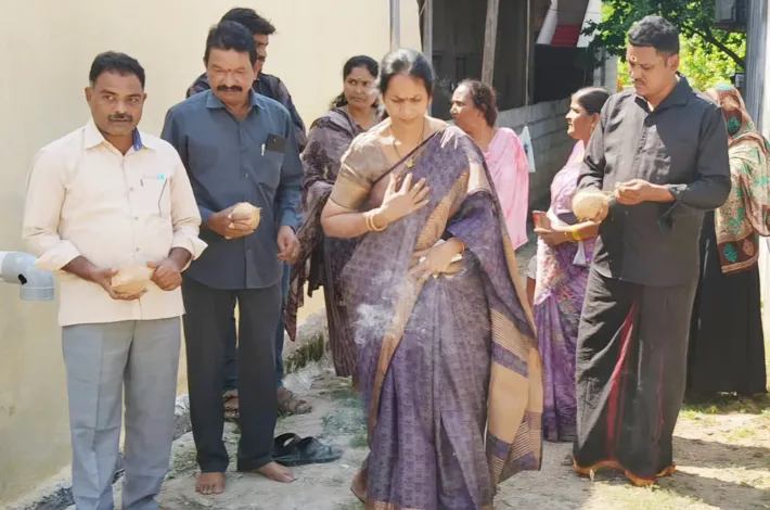 నిర్మాణ పనులను ప్రారంభించిన కార్పొరేటర్