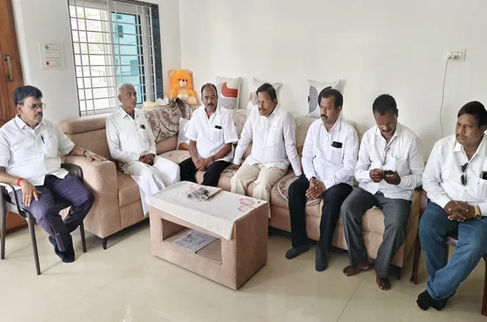 నర్సింహ్మారెడ్డి కుటుంబాన్ని పరామర్శించిన ఎమ్మెల్యే యెన్నం