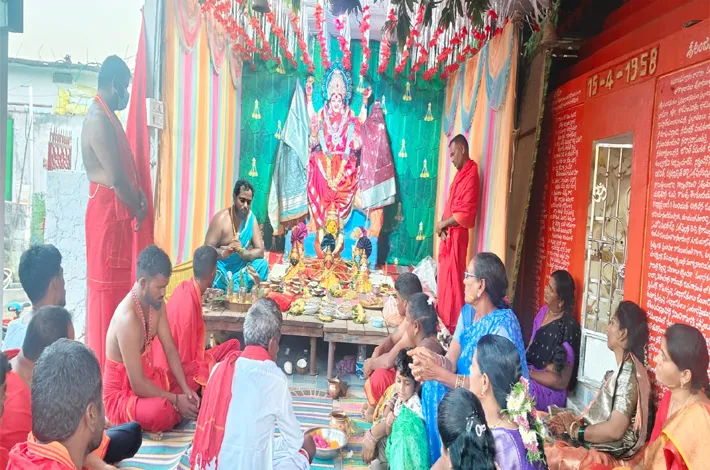 లక్కారంలో ఘనంగా శ్రీ దుర్గాదేవి నవరాత్రి ఉత్సవాలు ప్రారంభం