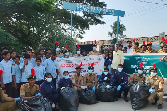 గీతంలో జాతీయ ఫార్మసీ వారోత్సవాలు