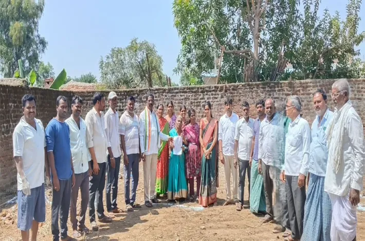ఇందిరమ్మ ఇళ్ల నిర్మాణాలకు శంకుస్థాపన