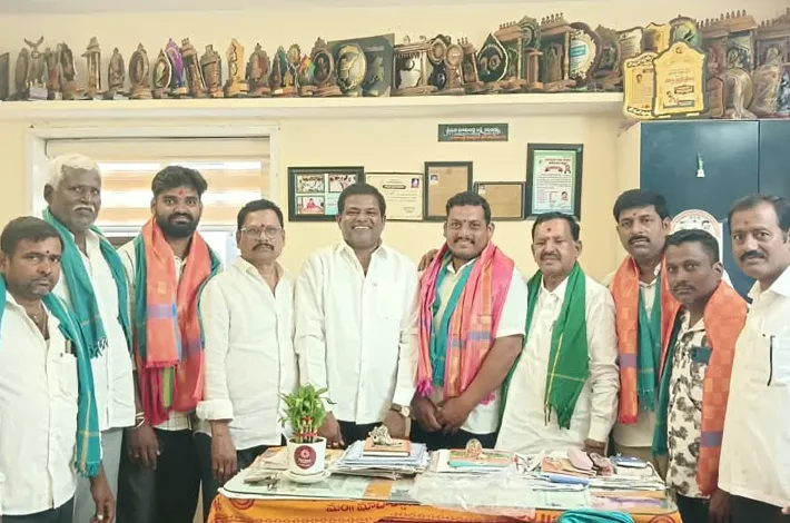 మున్నూరు కాపు సంఘం నూతన కమిటీకి ఘన సన్మానం