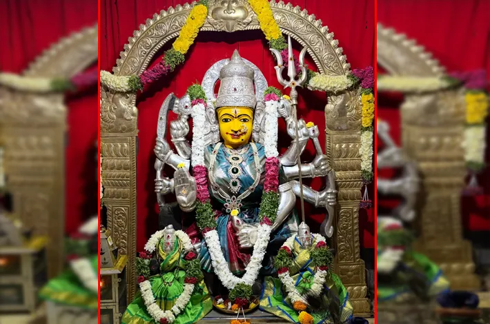 దుర్గాదేవి రూపంలో భక్తులకు దర్శనం