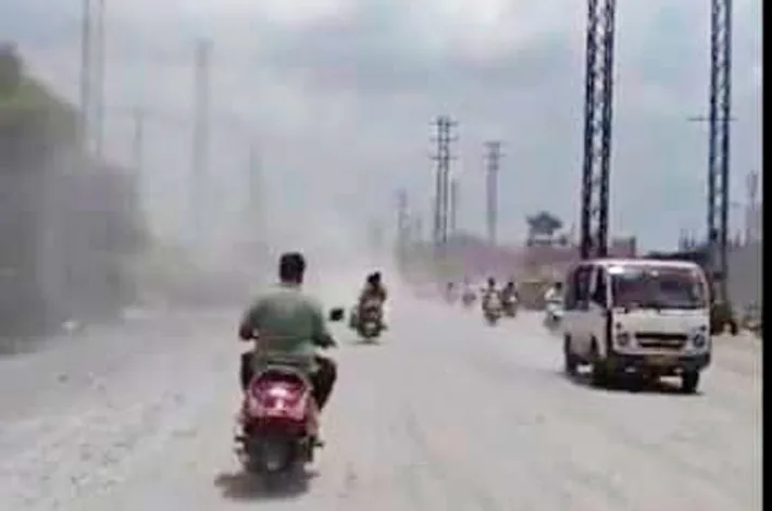 దుమ్ము రేపుతున్న రోడ్డు పనులు..