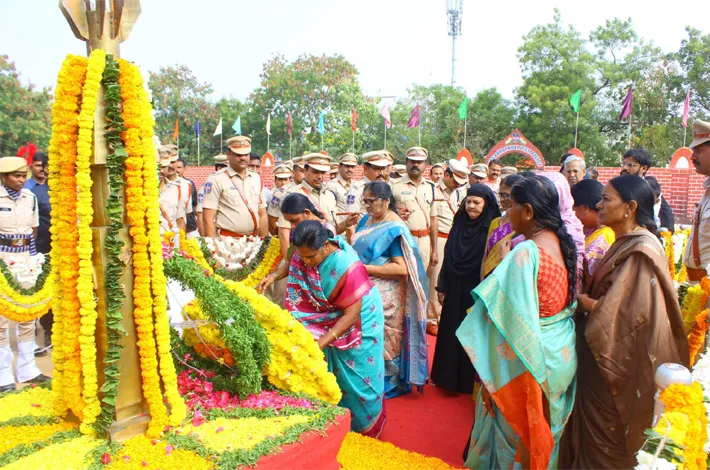 పోలీస్ అమరవీరుల త్యాగాలు చిరస్మరనీయం