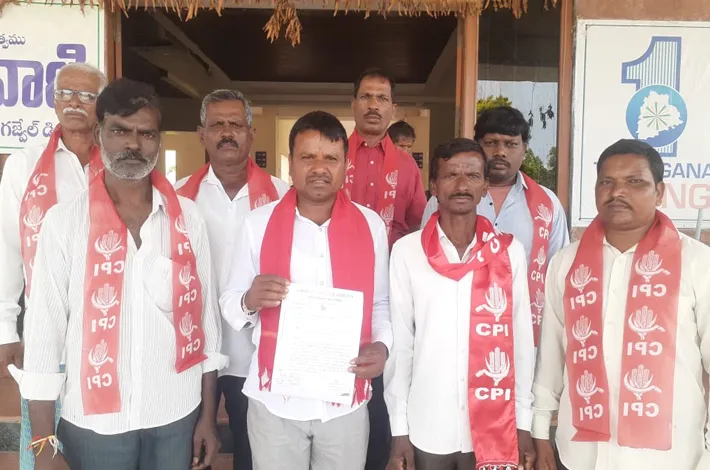 ఇందిరమ్మ ఇళ్ల స్లాబ్‌ వైశాల్యం పెంచాలి