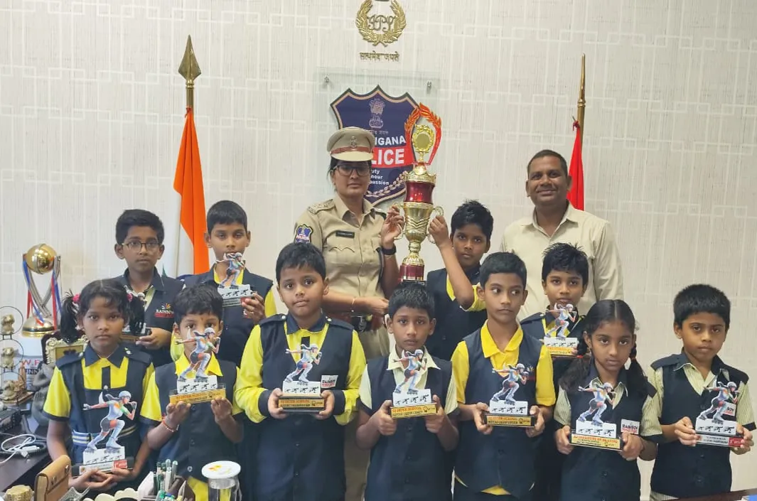 రోలర్ స్కేటింగ్‌లో రెయిన్‌బో విద్యార్థుల ప్రతిభ