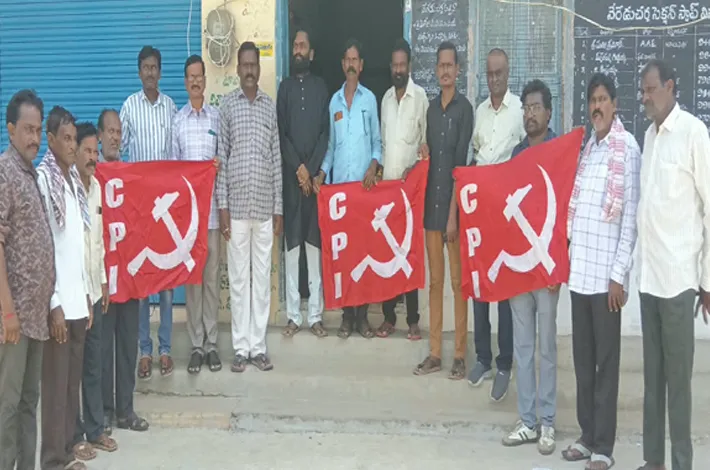 పంటలు చేతికోచ్చే సమయంలో కరెంట్ కోతలు సరికాదు