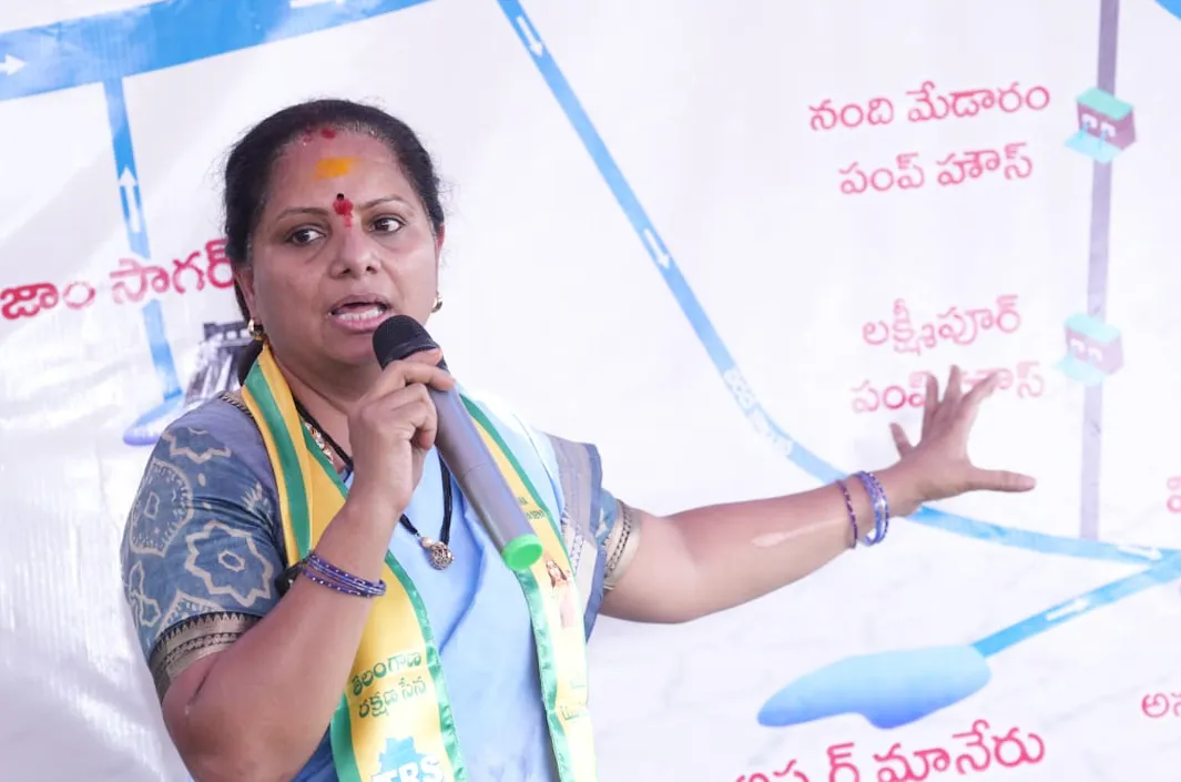 ఊర్లలో తిరగకుండా చేస్తాం.. కవిత వార్నింగ్