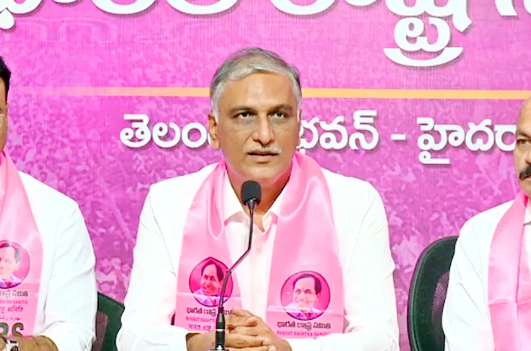చనిపోతేనే పనులవుతాయా?: హరీశ్ రావు