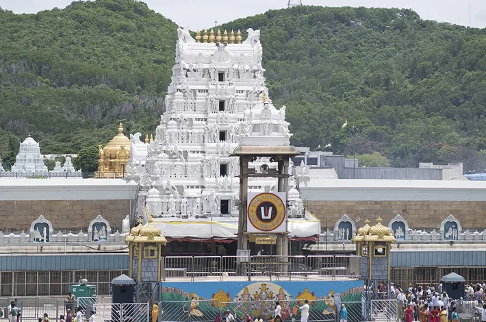 క్యూ కాంప్లెక్స్ ఫుల్..VIPలకూ బ్రేక్!