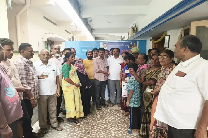 అర్హులందరికీ స్మార్ట్ రేషన్ కార్డులు