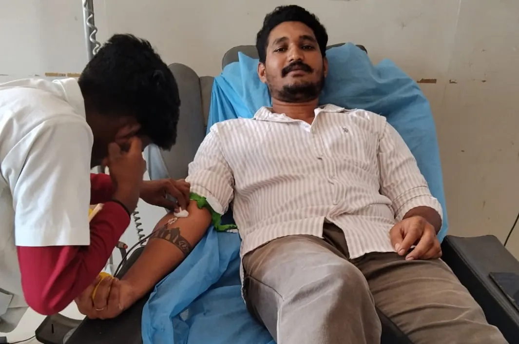 ఒక్క ఫోన్ కాల్.. గర్భిణికి రక్తదానం చేసిన యువకుడు!