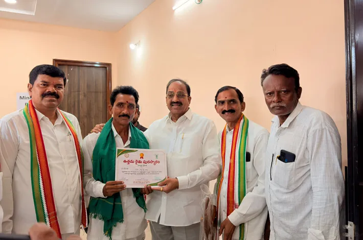ఆదర్శ రైతుగా గాదె నర్సిరెడ్డికి పురస్కారం