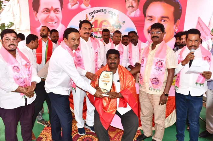 సీనియర్ జర్నలిస్టును సన్మానించిన